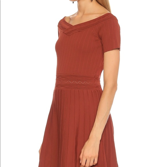 💯 SANDRO KNITTED DRESS W SEAMING EFFECT XS - Picture 2 of 8